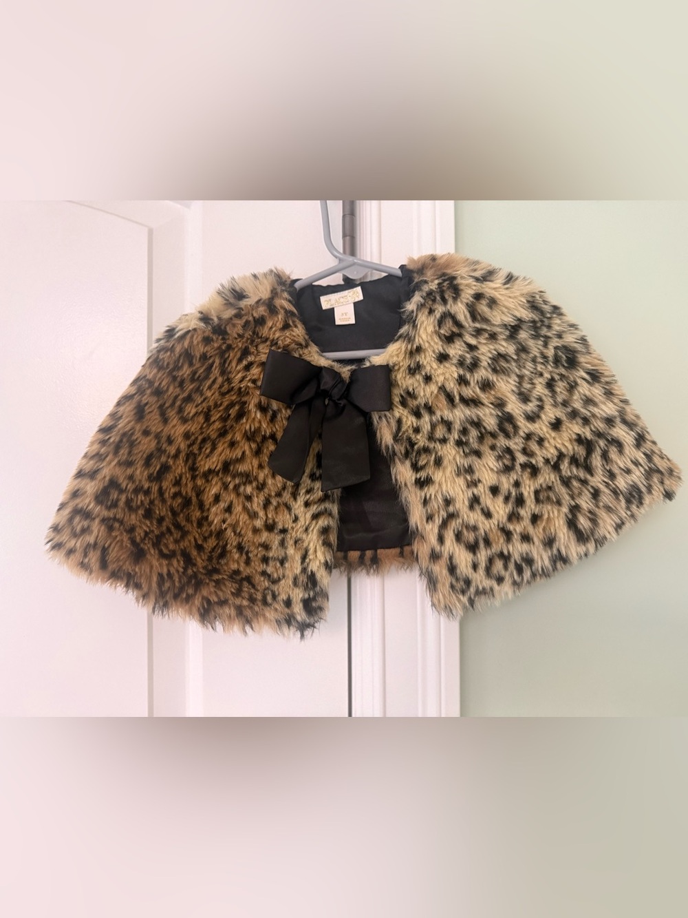 Children’s Place Faux Fur Leopard-Print Cape with Black Bow-3T